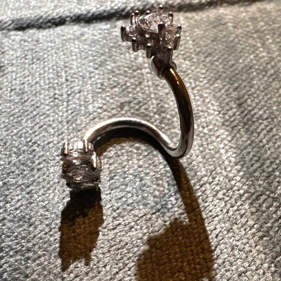 Pagoda Crystal Belly Button Ring - Picture 7 of 16